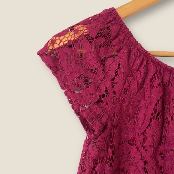 Dynamite Off-The-Shoulder Lace Top - Picture 4 of 8